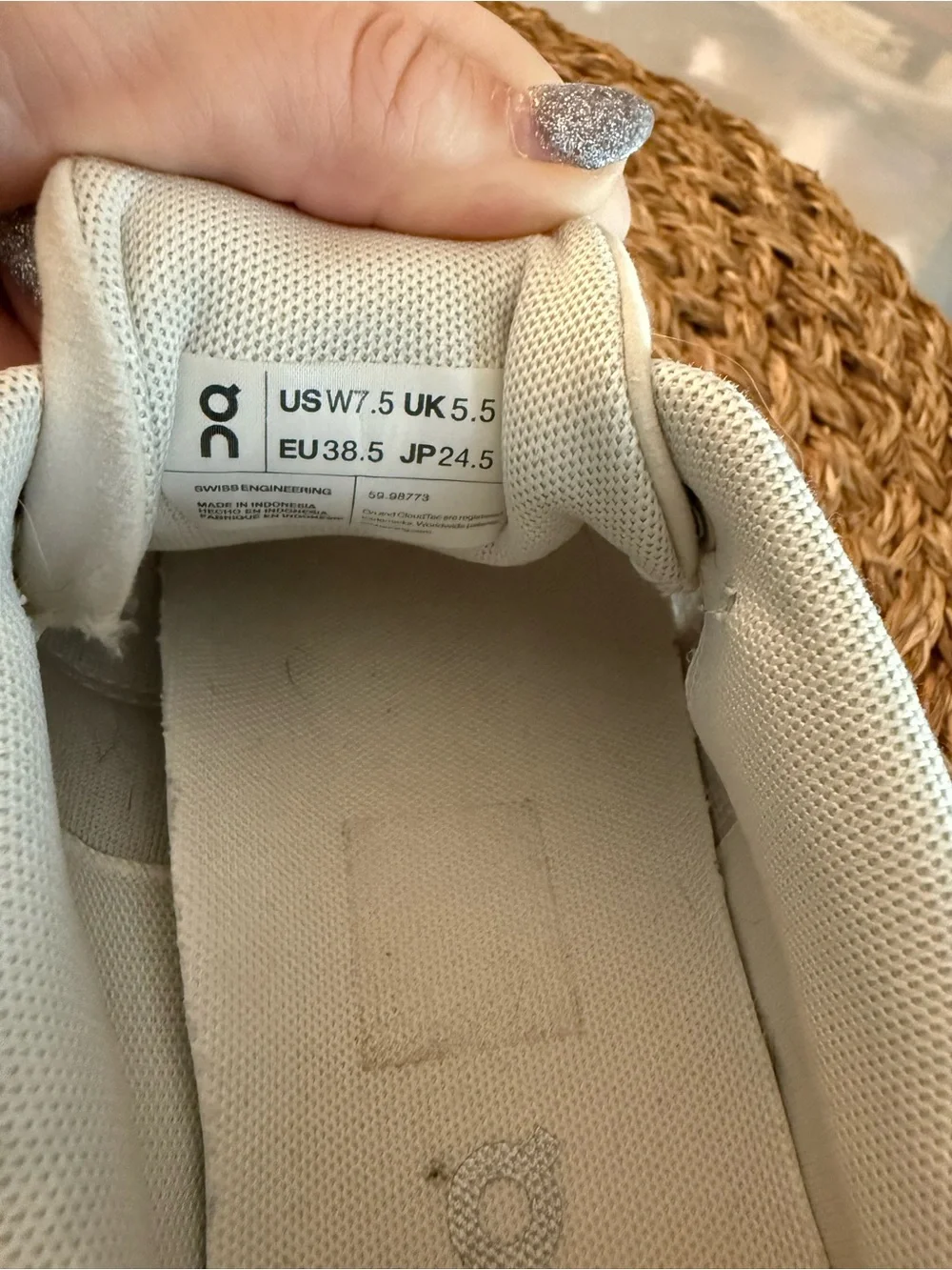 On cloud travel shoe